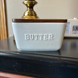 Better Homes and Gardens White and Brown Food Storage Butter Dish